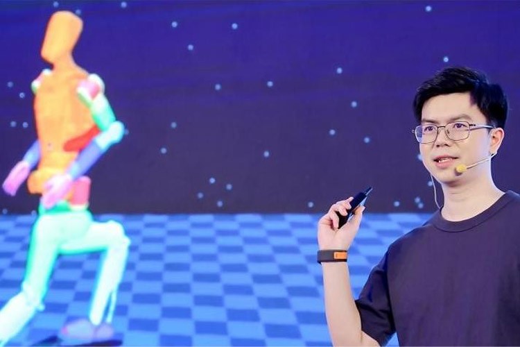 天才少年稚晖君304am永利机器人走路进场！AI模型做大脑，目标售价20万以内