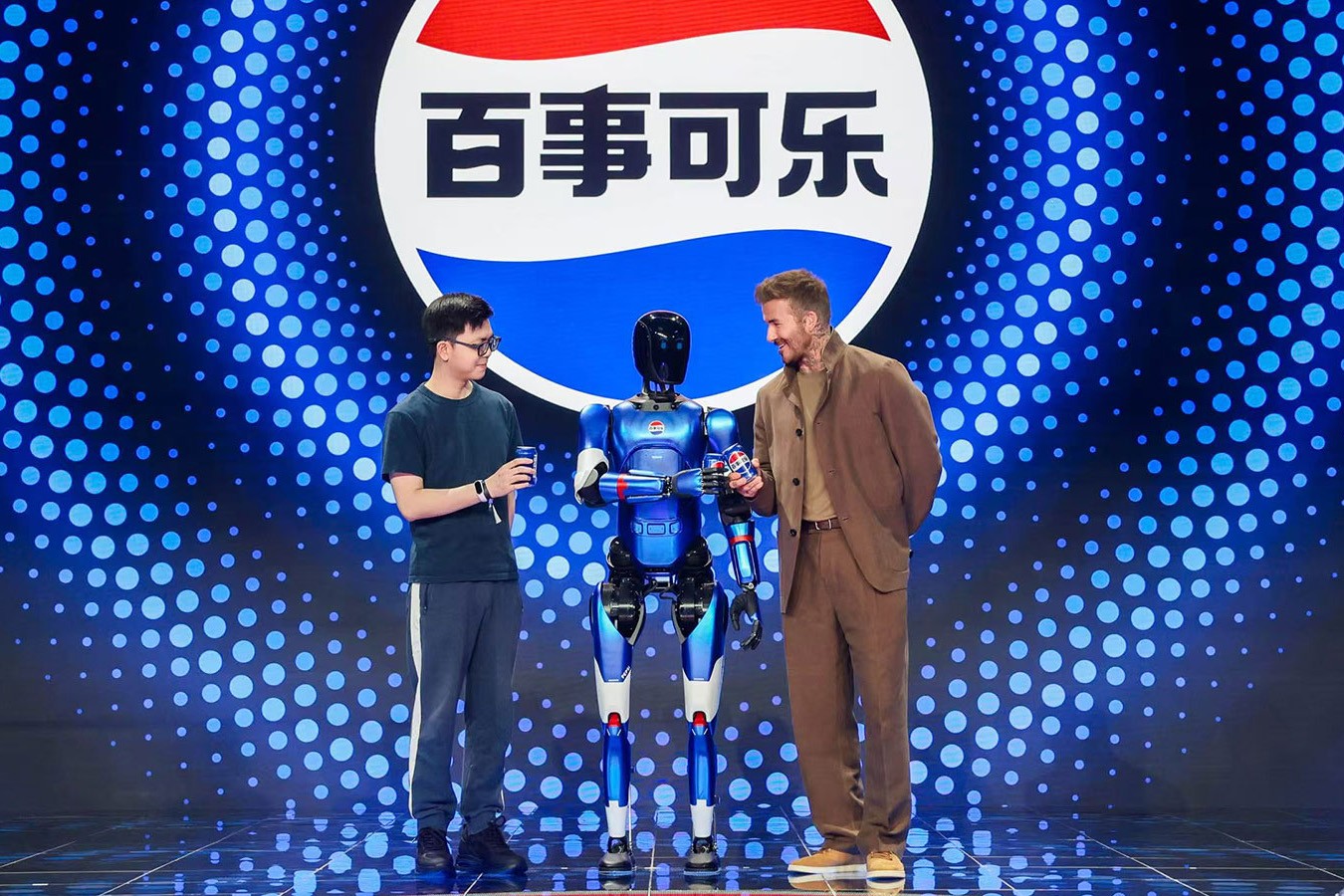 304am永利机器人携手百事中国共创“百事蓝宝” 共燃渴望新章